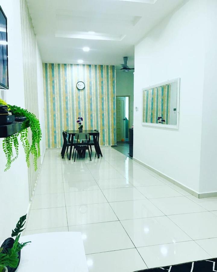 Z&M Homestay Jertih Exterior photo
