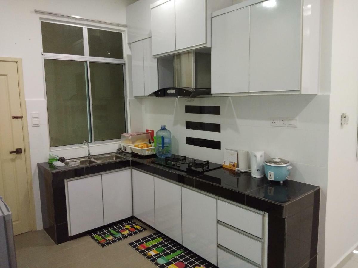 Z&M Homestay Jertih Exterior photo