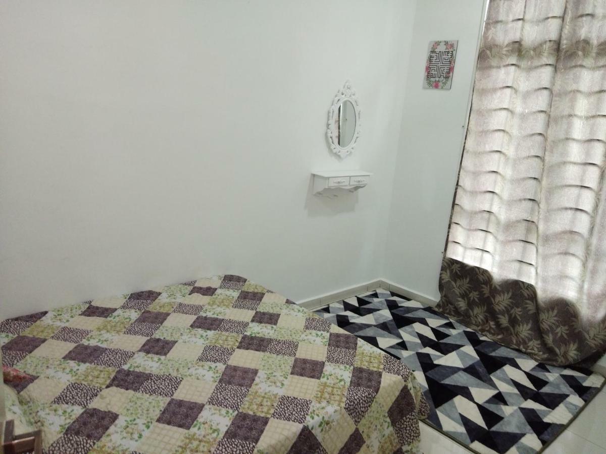 Z&M Homestay Jertih Exterior photo